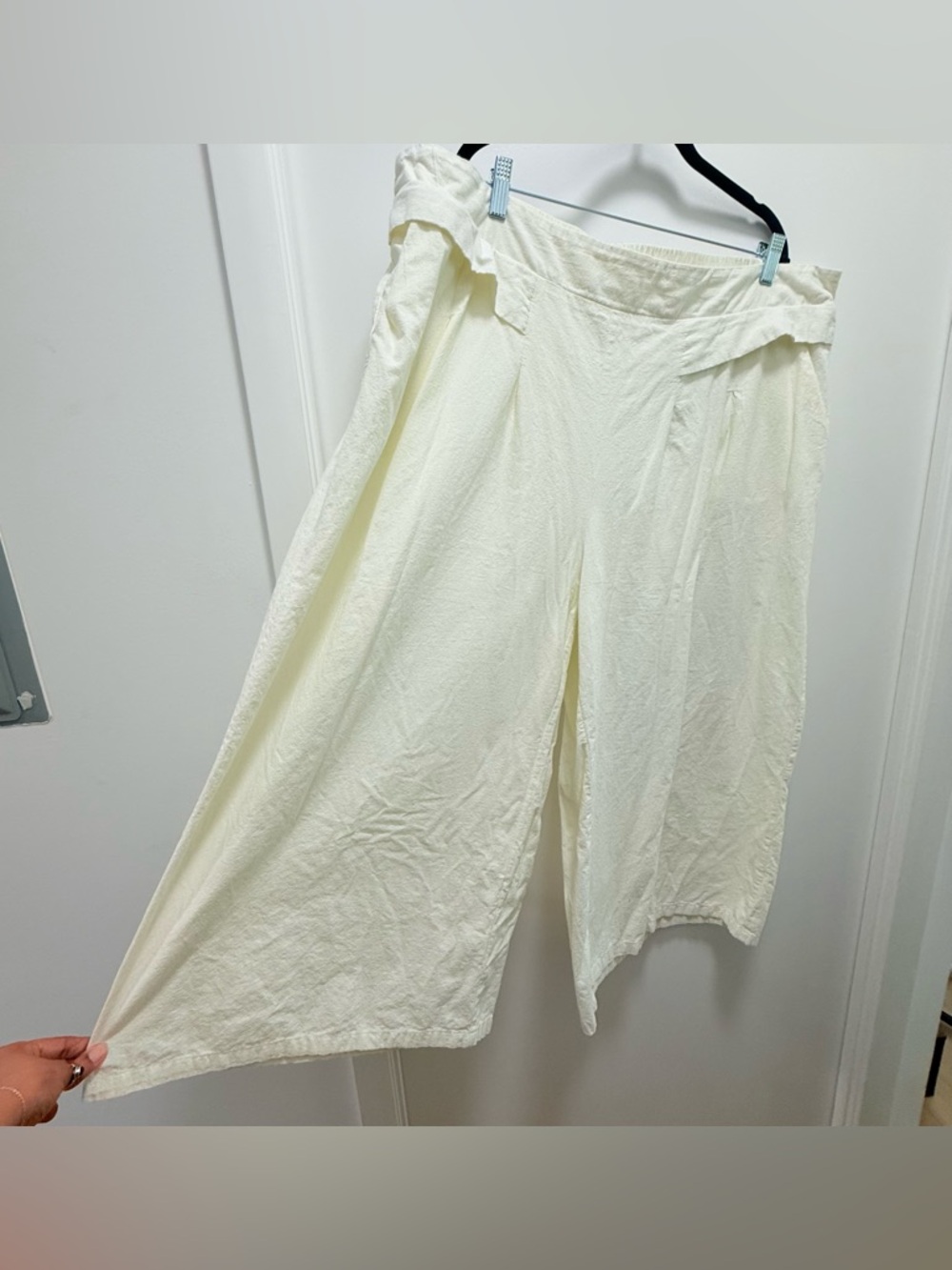 Stylish Wide-Leg Capris with Elastic Waist Band in Cream 5XL